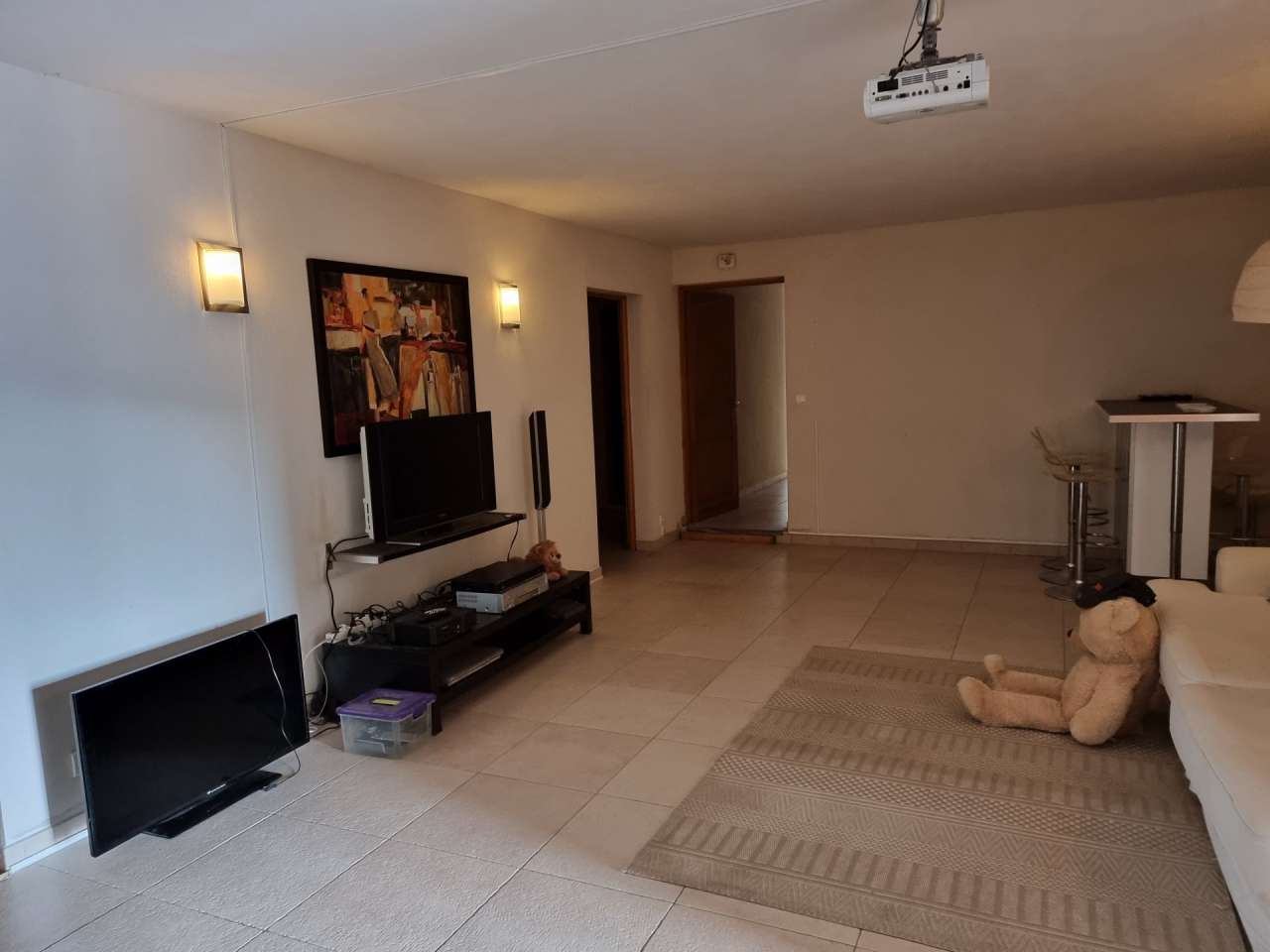 Inviting and well maintained 4 bedroom house, set in a quiet within a large