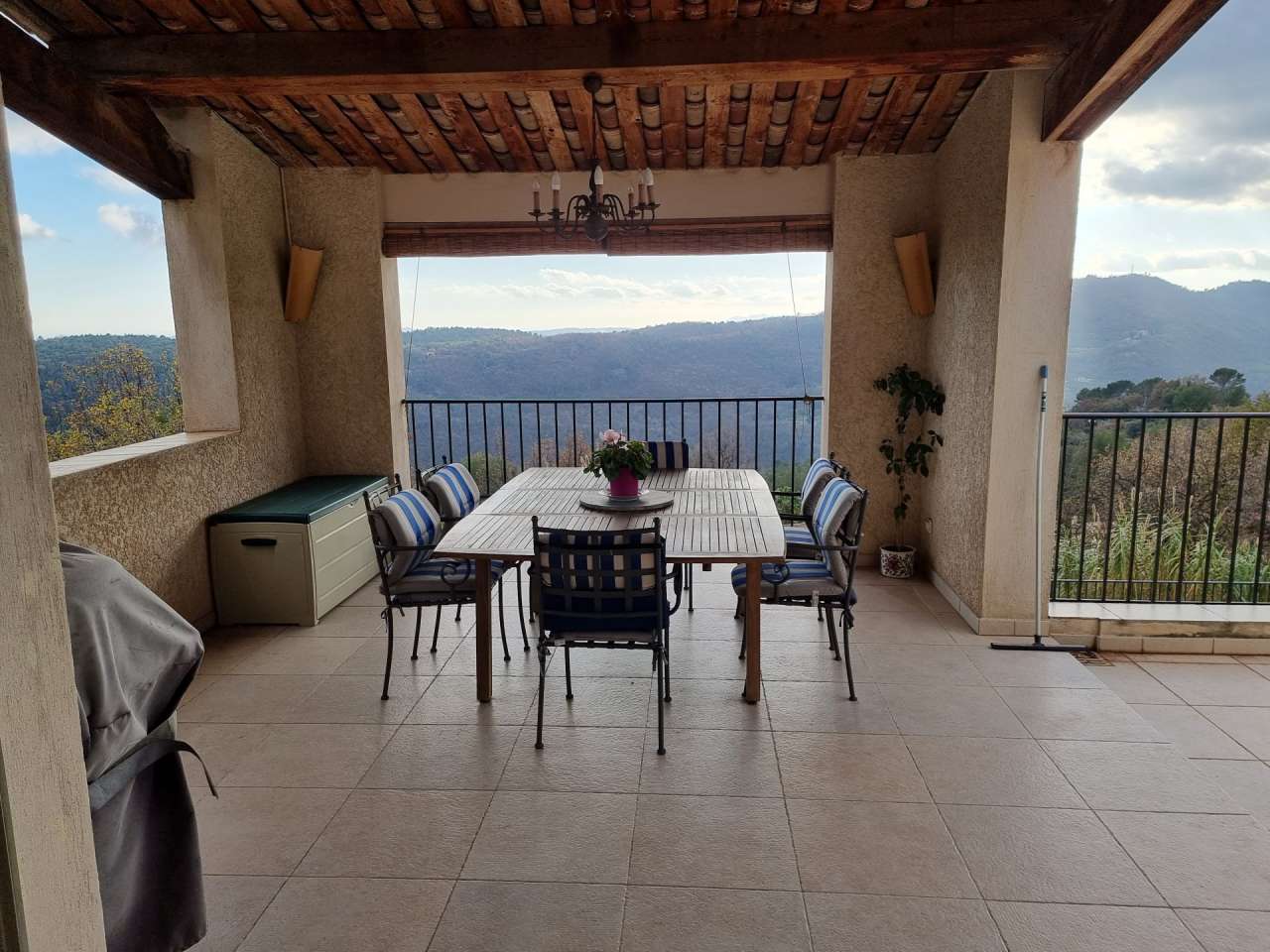 Inviting and well maintained 4 bedroom house, set in a quiet within a large