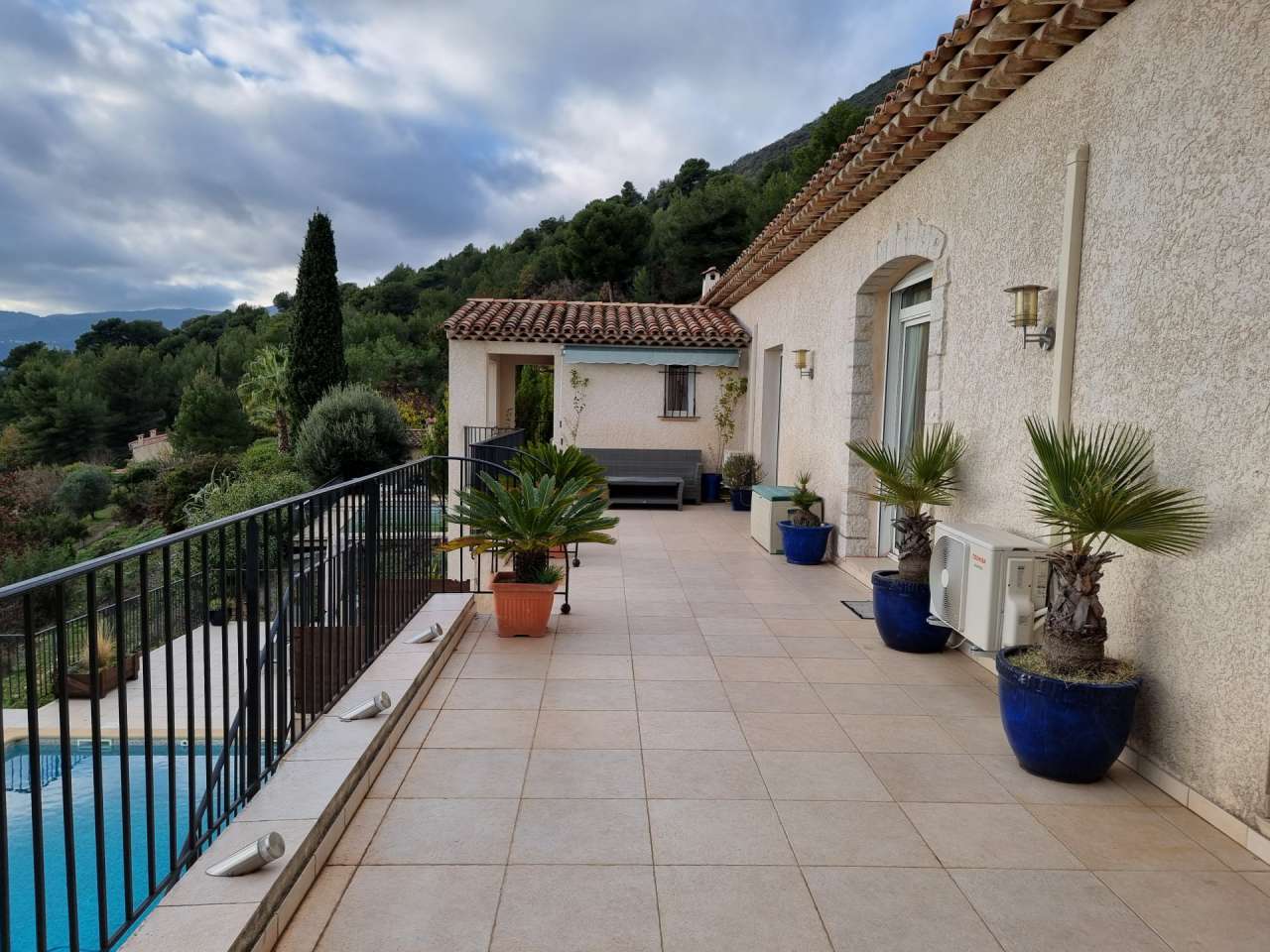 Inviting and well maintained 4 bedroom house, set in a quiet within a large