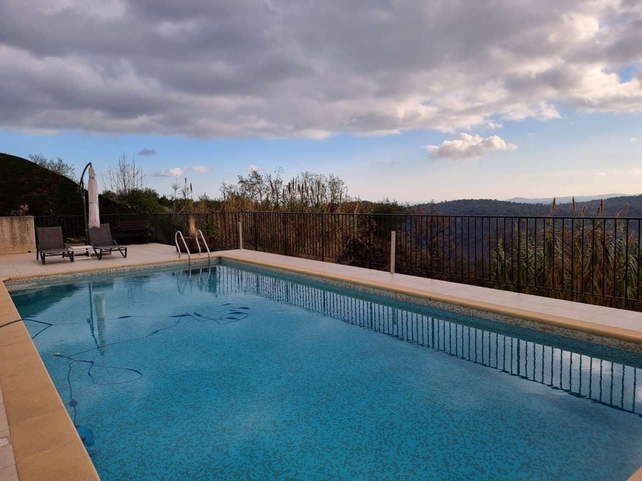 Inviting and well maintained 4 bedroom house, set in a quiet within a large