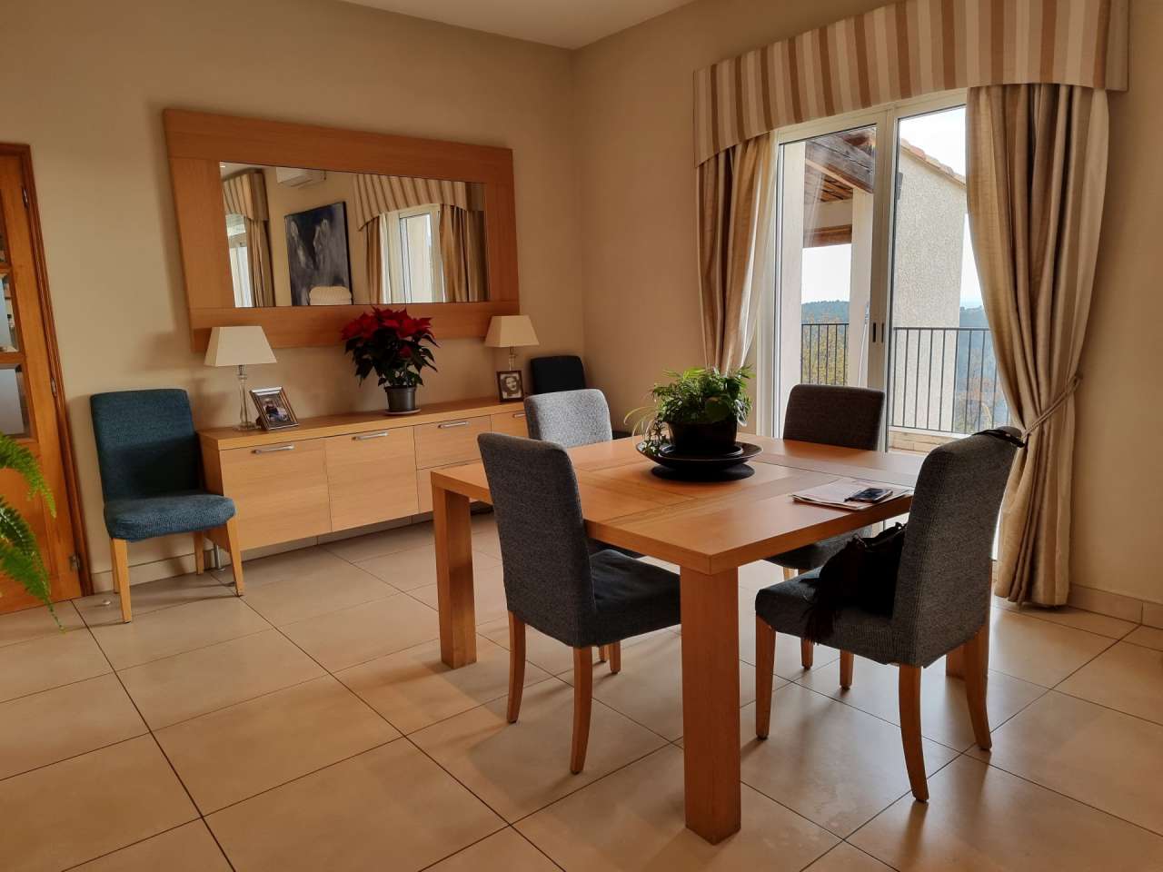 Inviting and well maintained 4 bedroom house, set in a quiet within a large