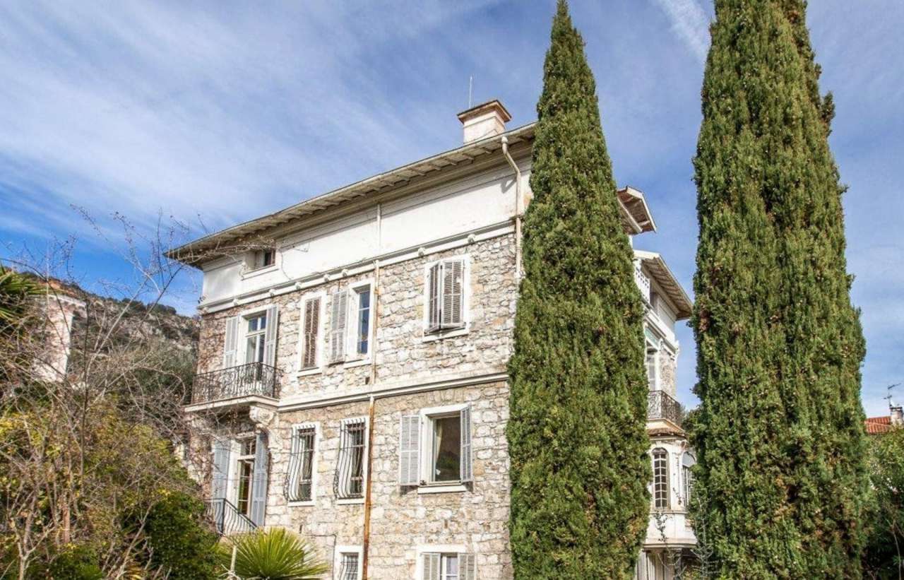 Spacious Belle Epoque villa with excellent development potential in a peace