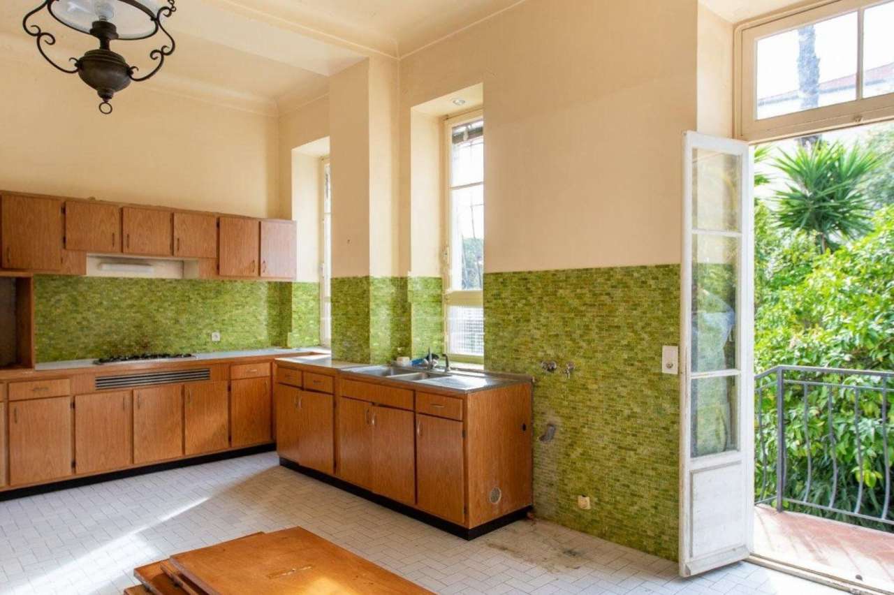 Spacious Belle Epoque villa with excellent development potential in a peace