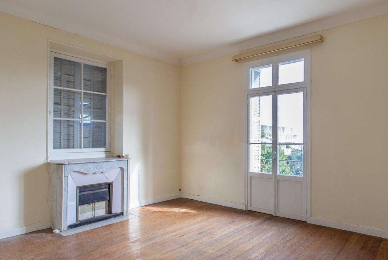 Spacious Belle Epoque villa with excellent development potential in a peace