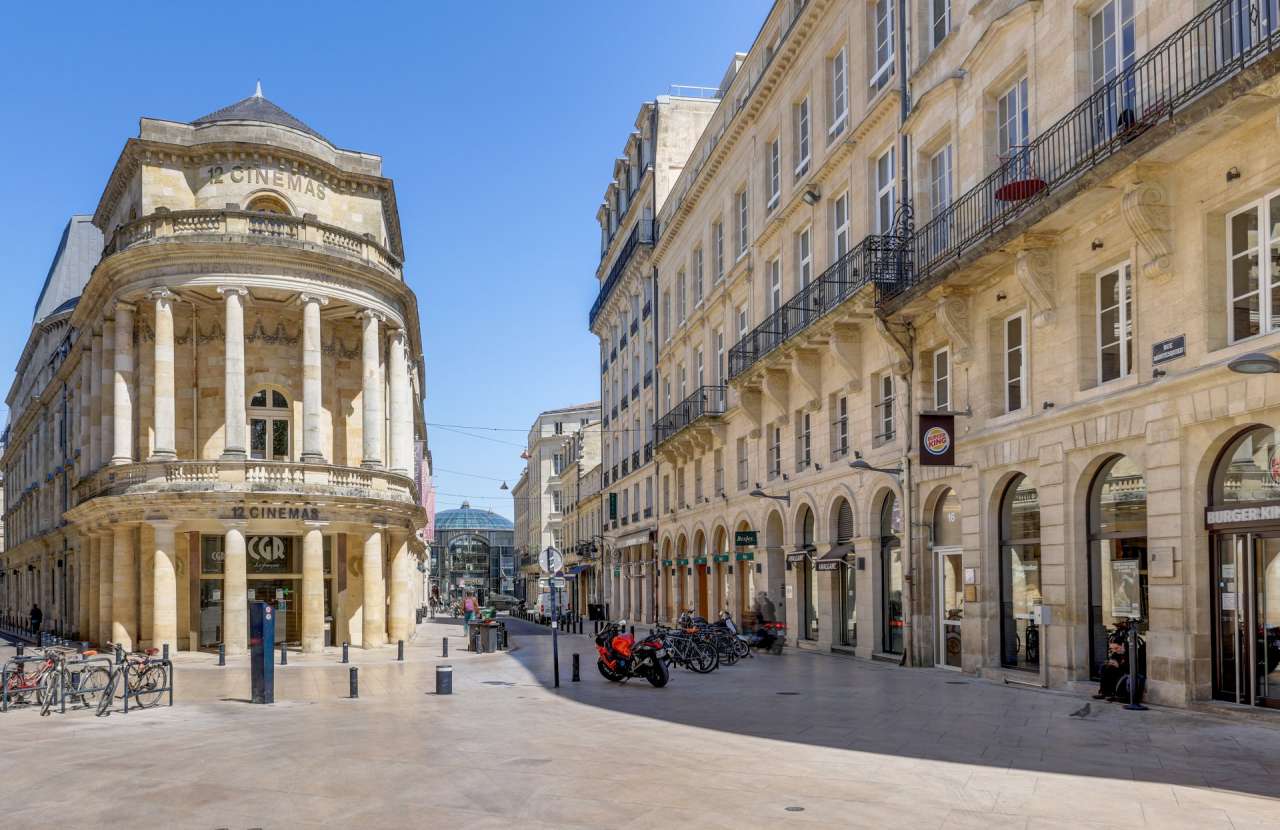 This discreetly marketed exceptional 2 bedroom property is located at a cov