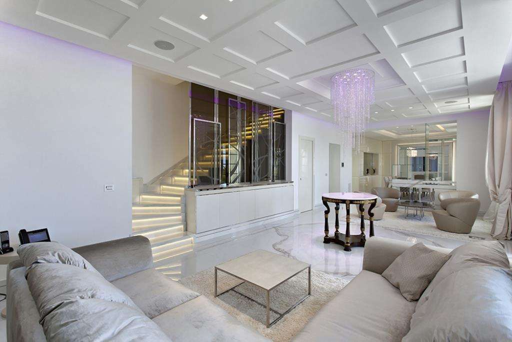 Absolutely exceptional 5 bedroom luxury villa with separate apartment, set