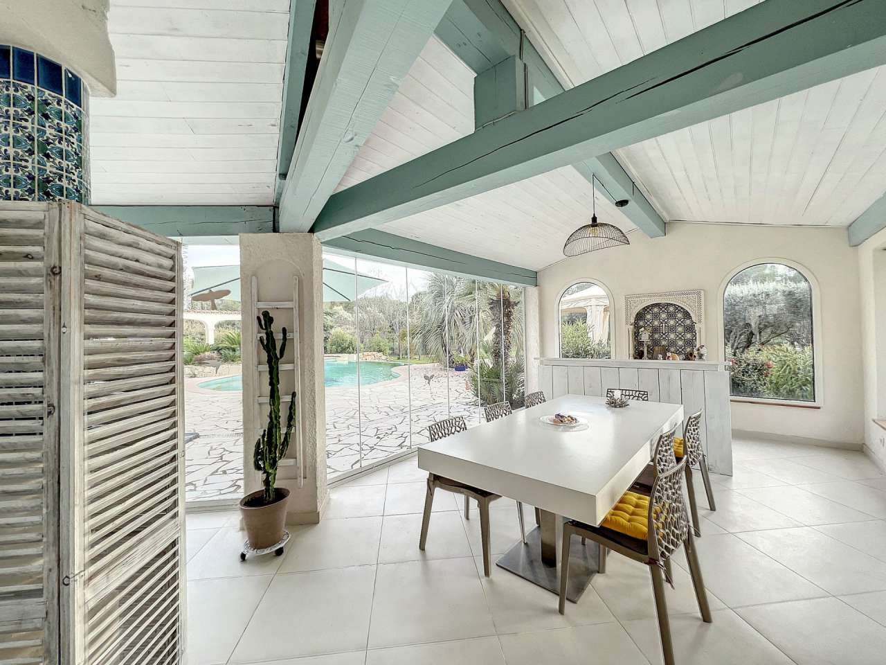 Ideally situated within a highly s ought after and secure area of Puget sur