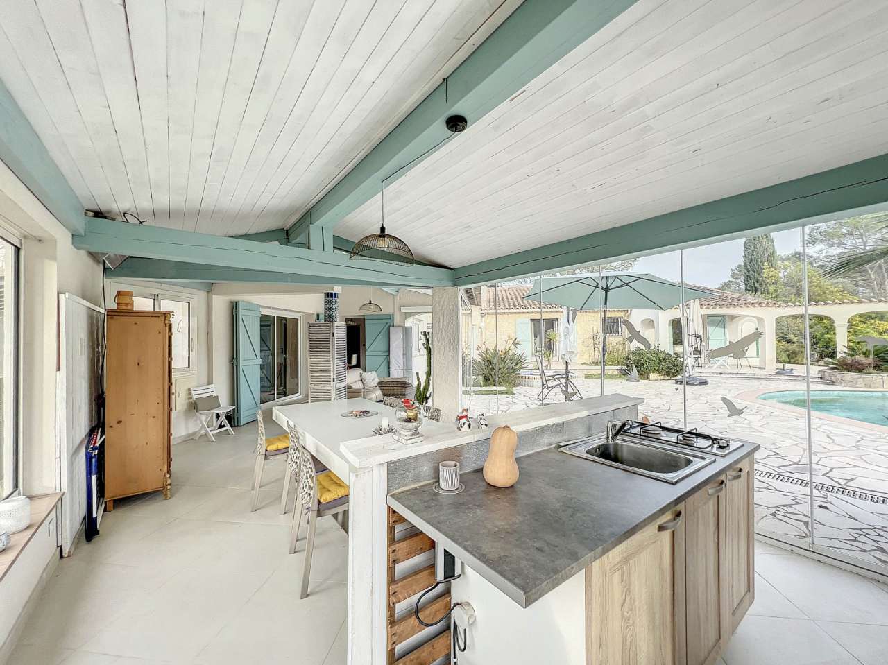 Ideally situated within a highly s ought after and secure area of Puget sur