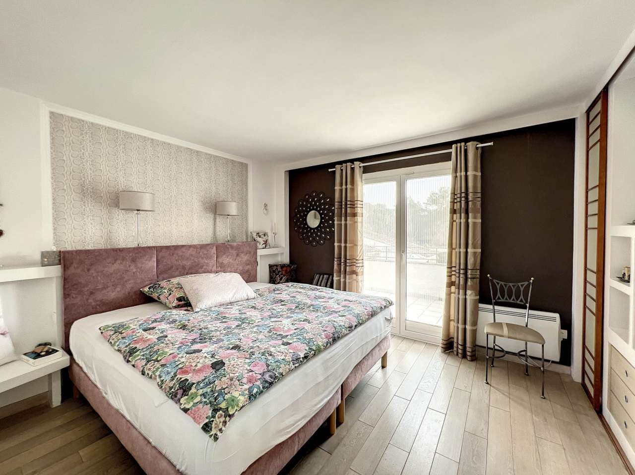 Ideally situated within a highly s ought after and secure area of Puget sur