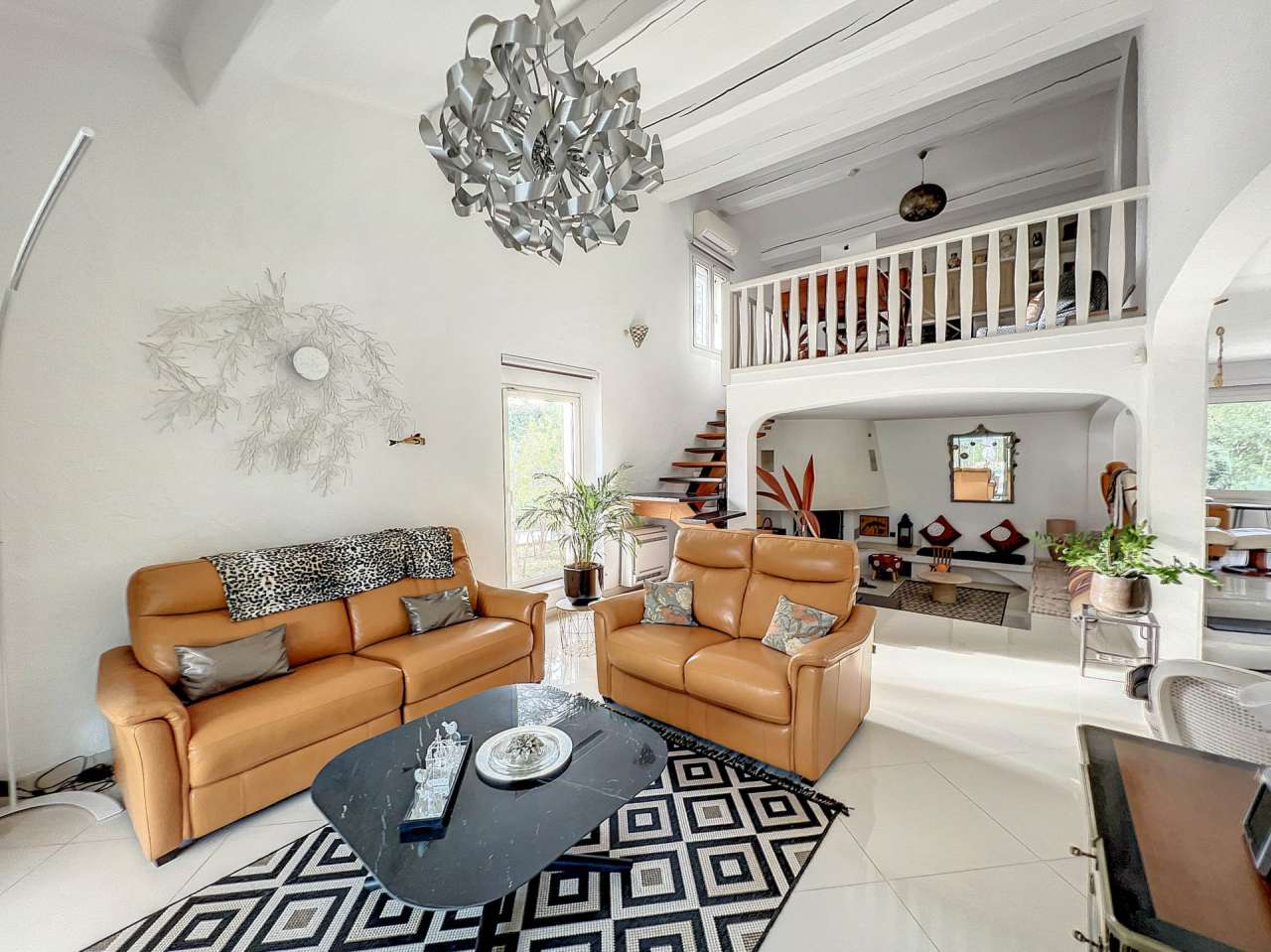 Ideally situated within a highly s ought after and secure area of Puget sur