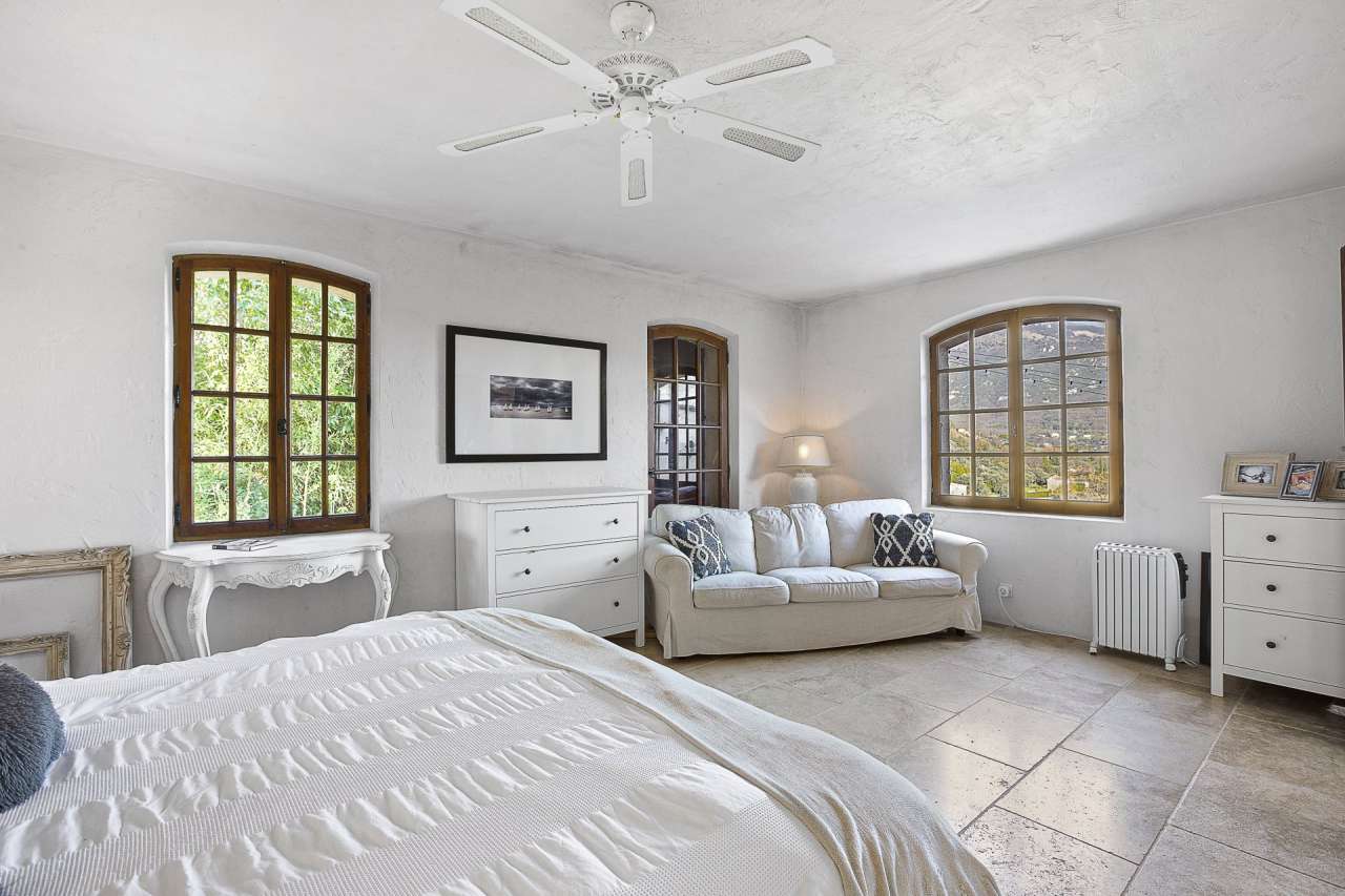 Bright, spacious and immaculately presented 4 bedroom family home , which h