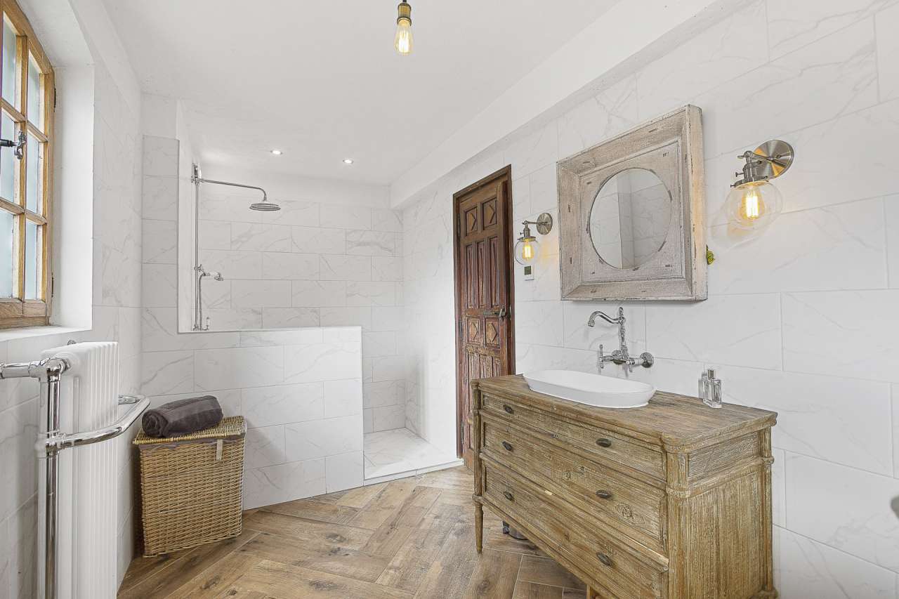 Bright, spacious and immaculately presented 4 bedroom family home , which h