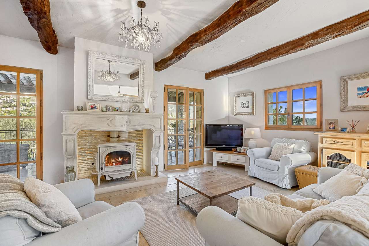 Bright, spacious and immaculately presented 4 bedroom family home , which h