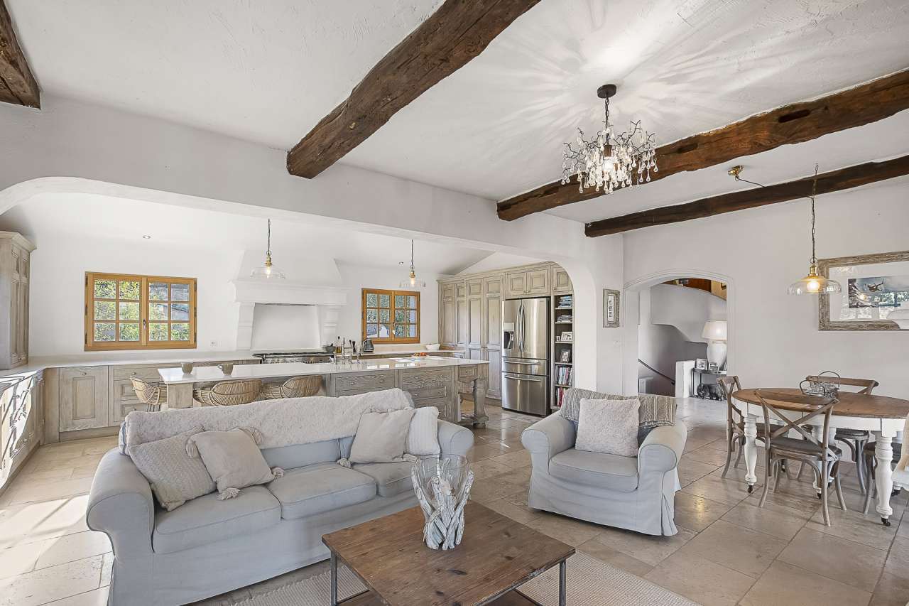 Bright, spacious and immaculately presented 4 bedroom family home , which h