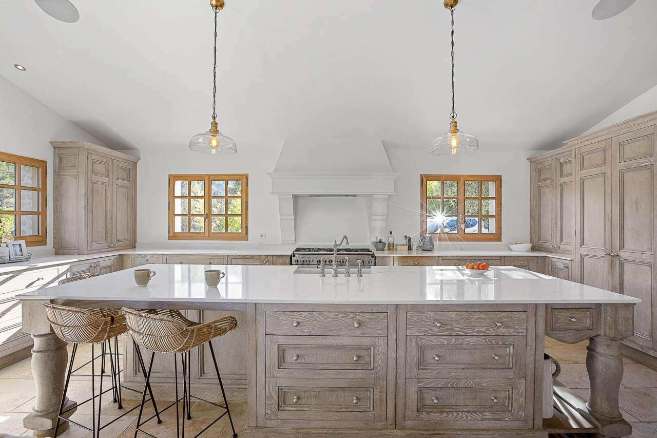 Bright, spacious and immaculately presented 4 bedroom family home , which h