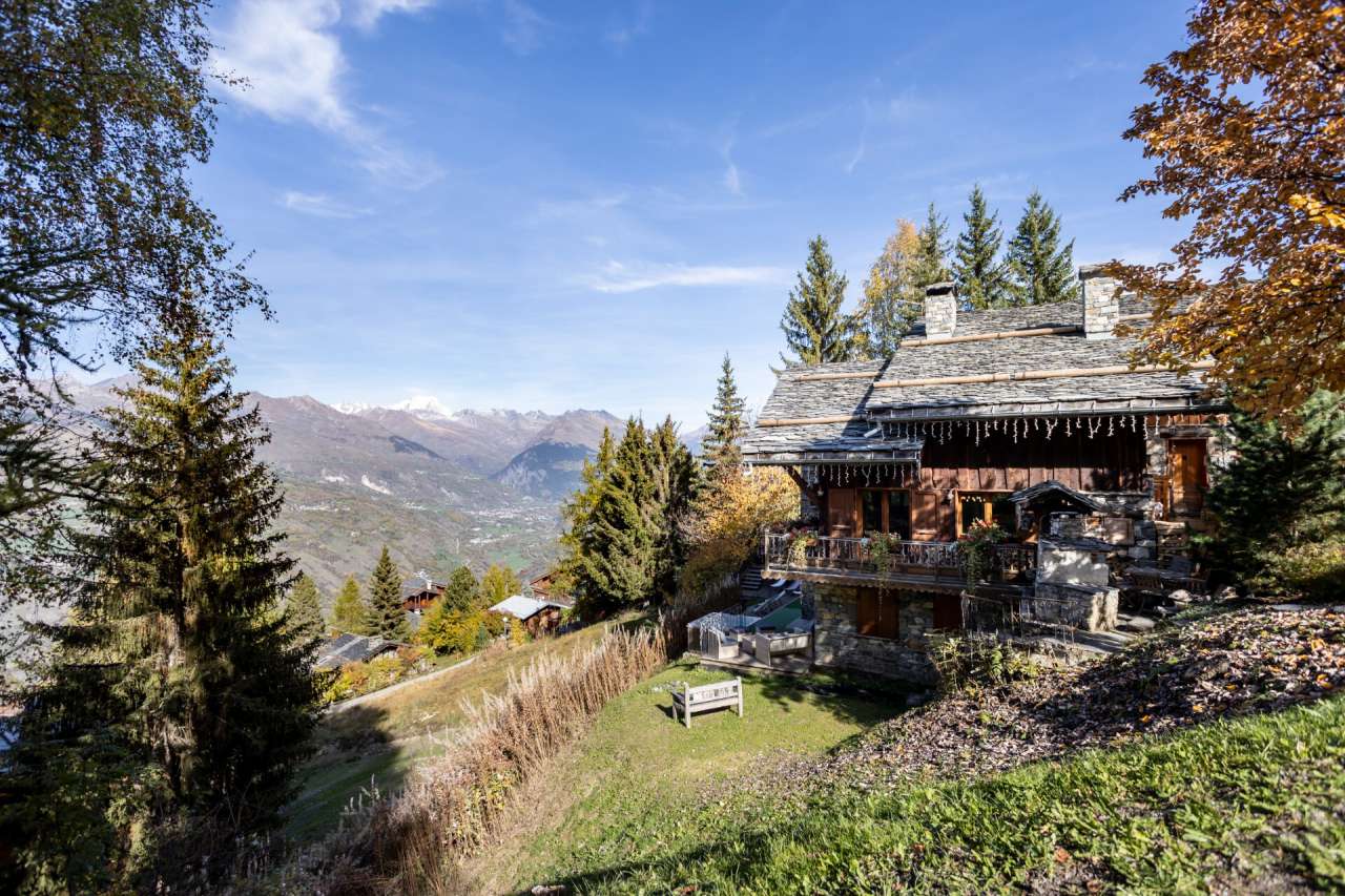 Magnificent 8 bedroom ski chalet, with a total spacious and authentic livin