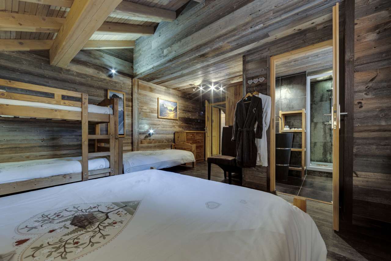 Magnificent 8 bedroom ski chalet, with a total spacious and authentic livin