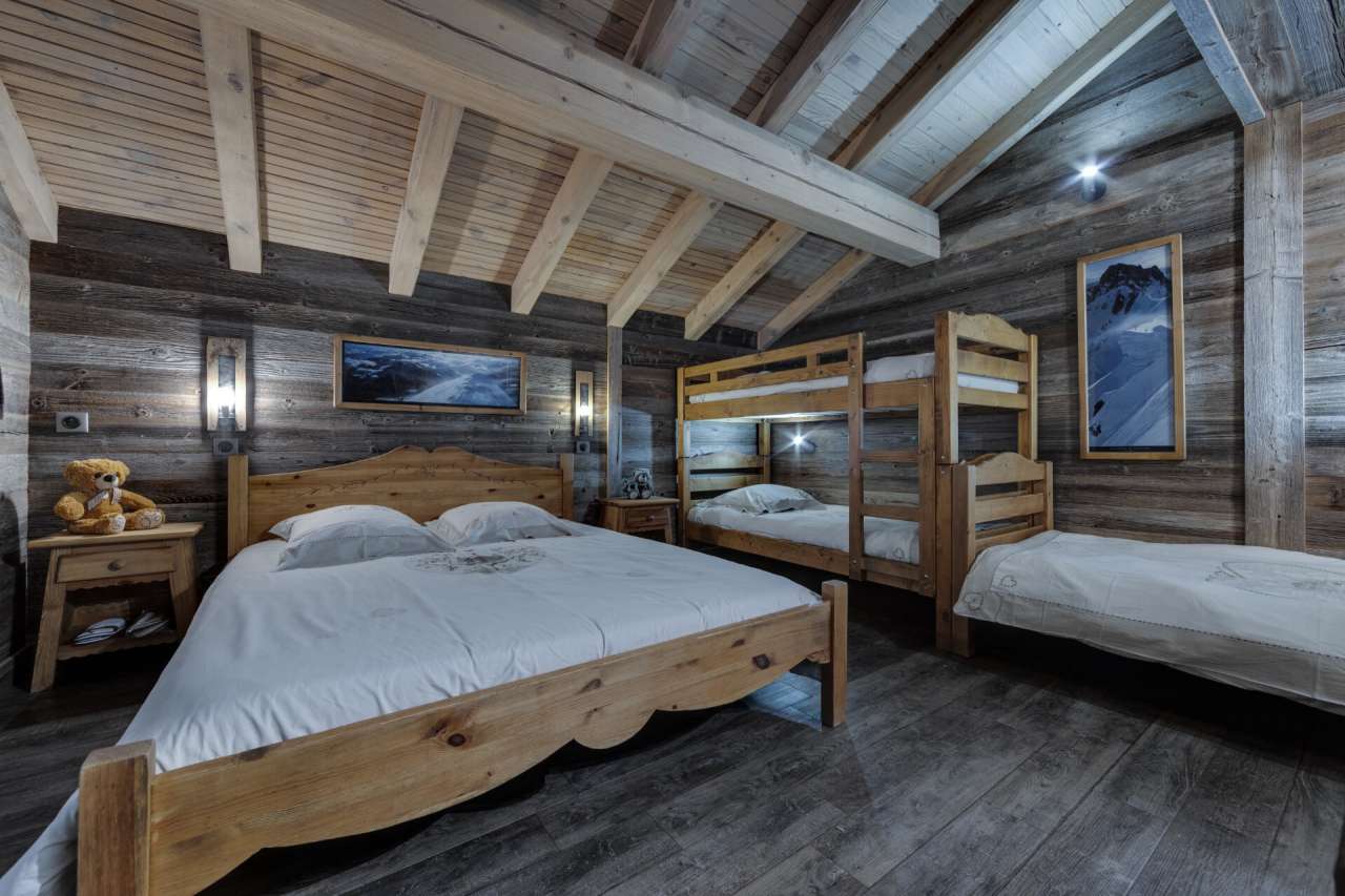 Magnificent 8 bedroom ski chalet, with a total spacious and authentic livin