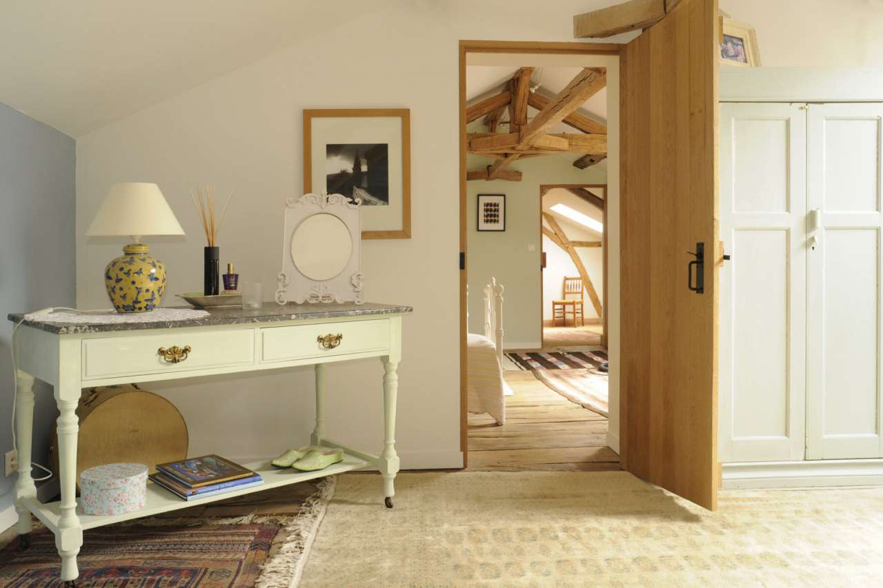 Spacious and immaculately presented 5 bedroom stone built house, ideally si