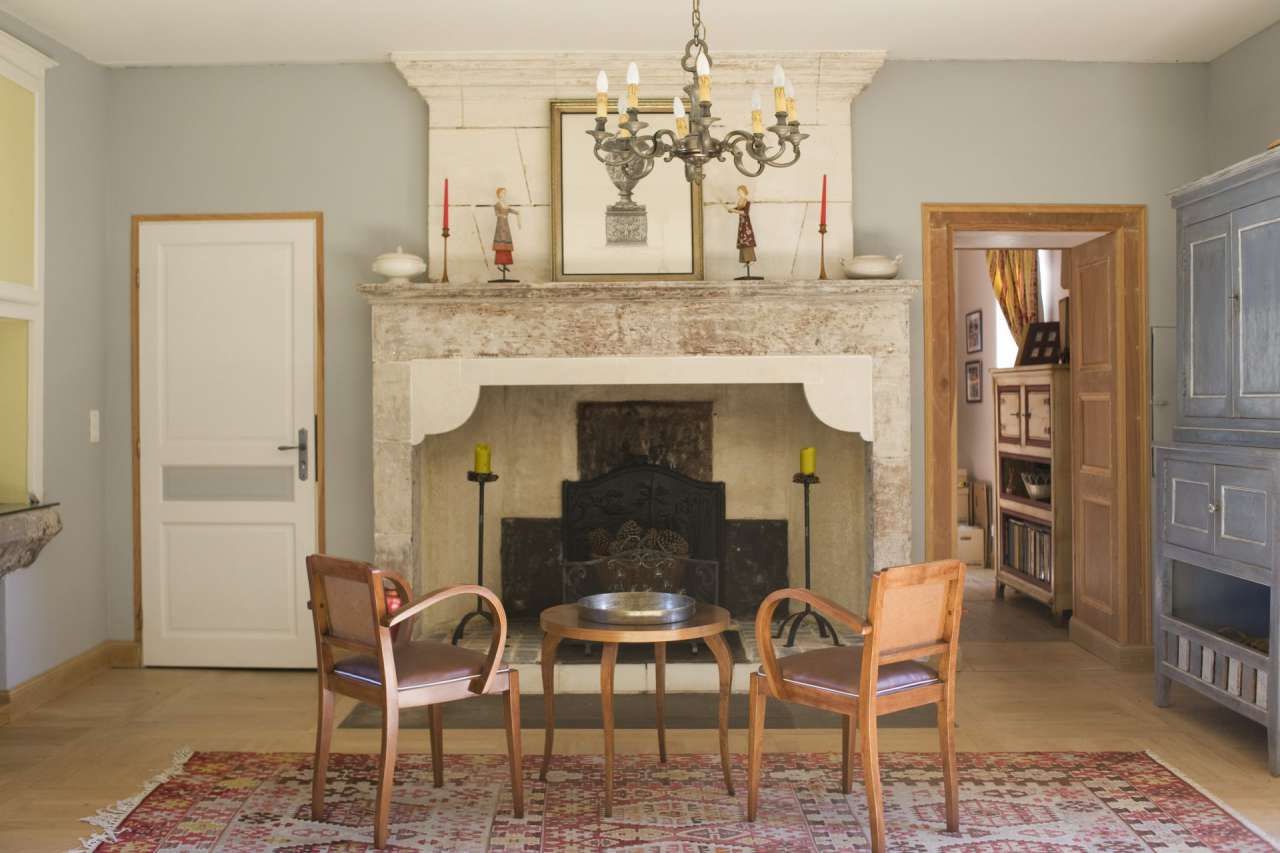 Spacious and immaculately presented 5 bedroom stone built house, ideally si