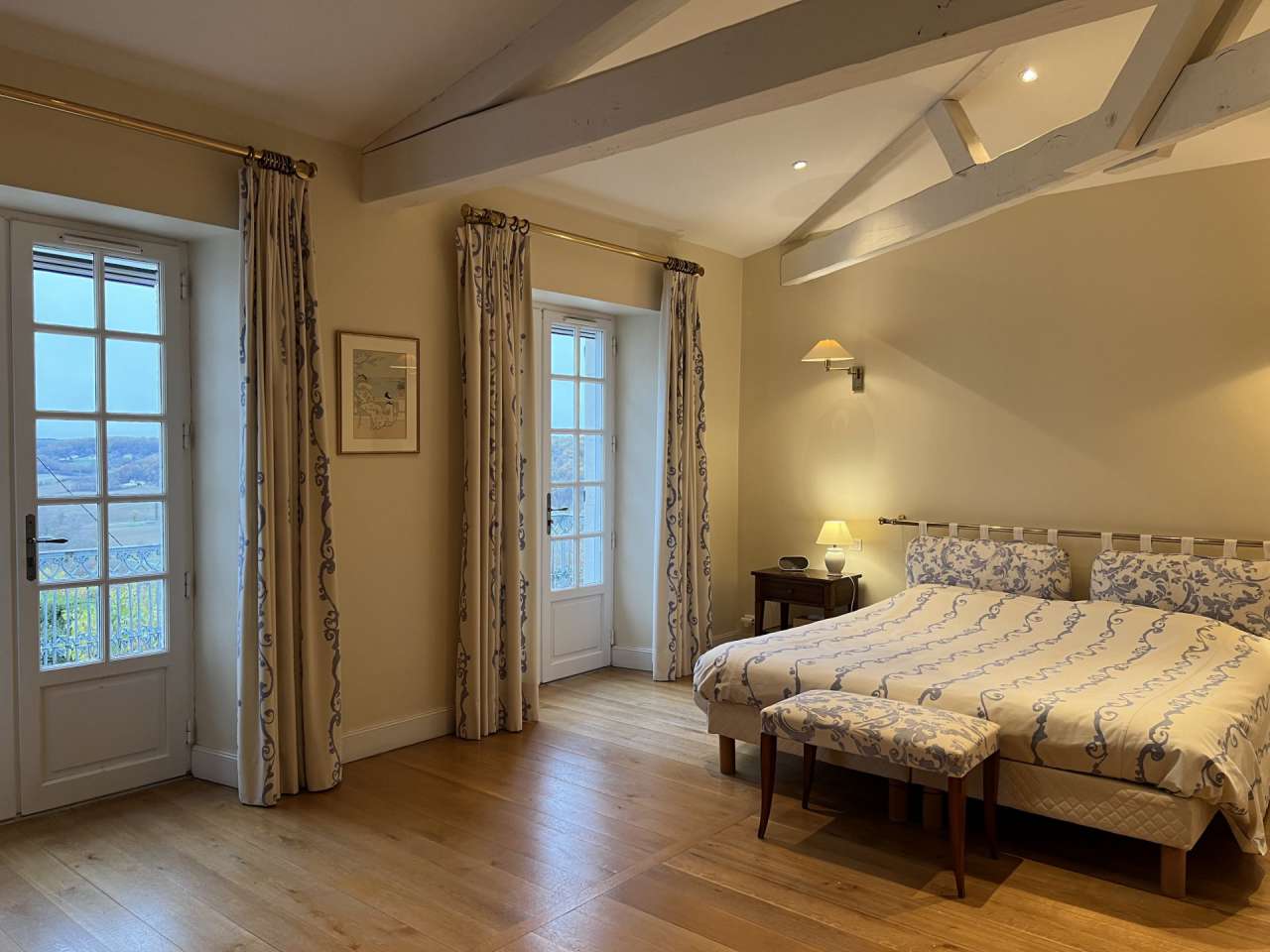 Rare opportunity to acquire a unique 4 bedroom house with separate apartmen