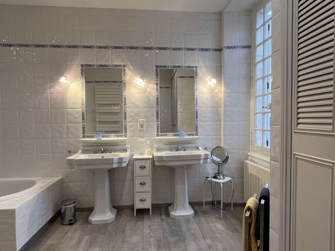 Rare opportunity to acquire a unique 4 bedroom house with separate apartmen