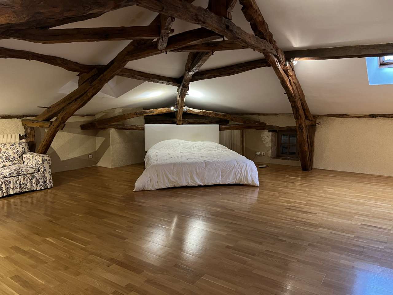 Rare opportunity to acquire a unique 4 bedroom house with separate apartmen