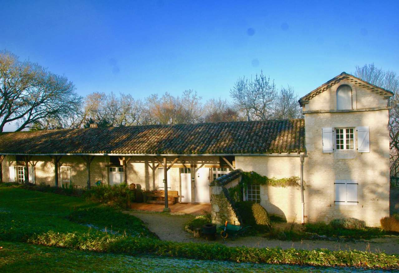 Rare opportunity to acquire a unique 4 bedroom house with separate apartmen