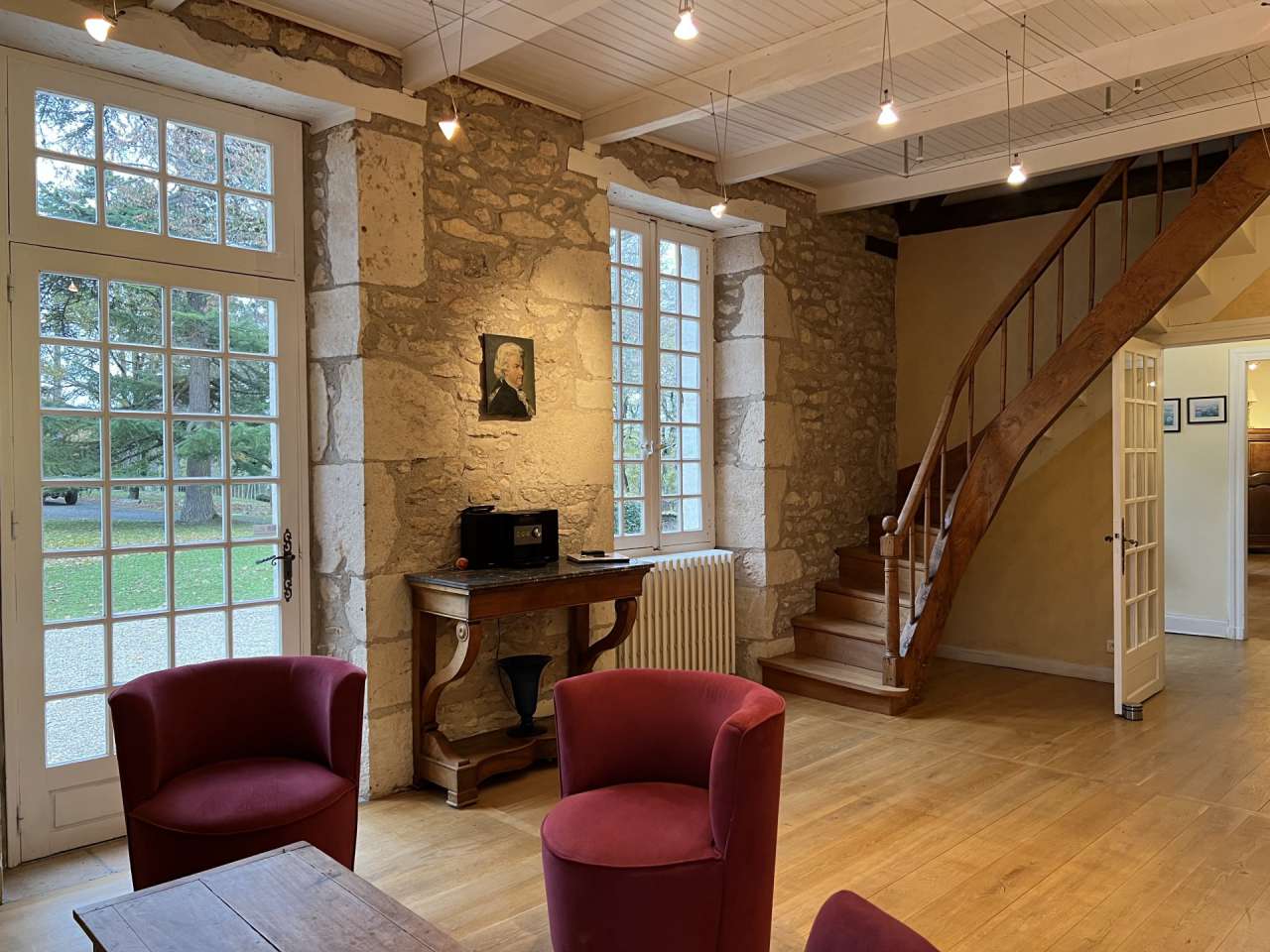 Rare opportunity to acquire a unique 4 bedroom house with separate apartmen