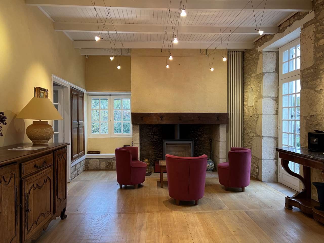 Rare opportunity to acquire a unique 4 bedroom house with separate apartmen