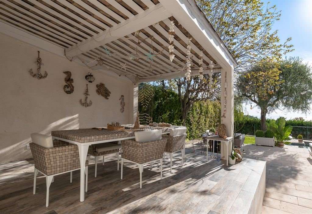 Enjoying fantastic uninterrupted sea and mountain views is this stunning 3