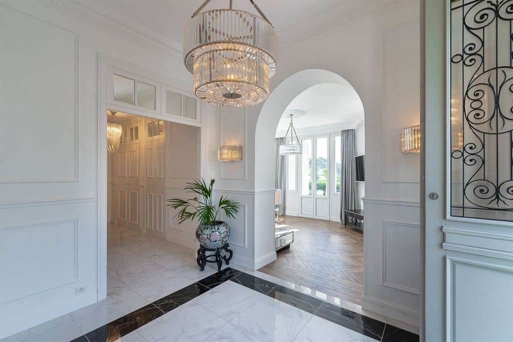 Enjoying fantastic uninterrupted sea and mountain views is this stunning 3