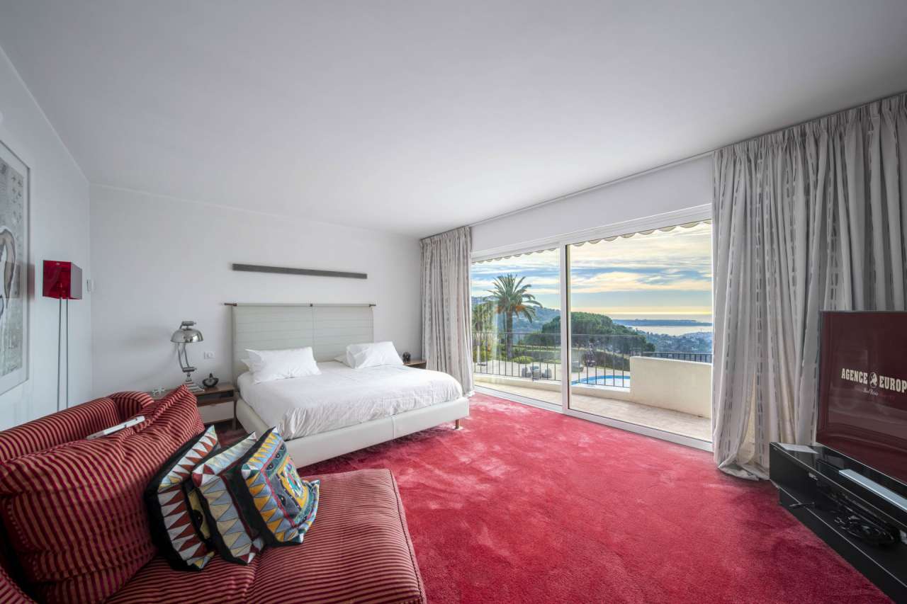 With simply stunning views over the Bay of Cannes from the Islands to the E