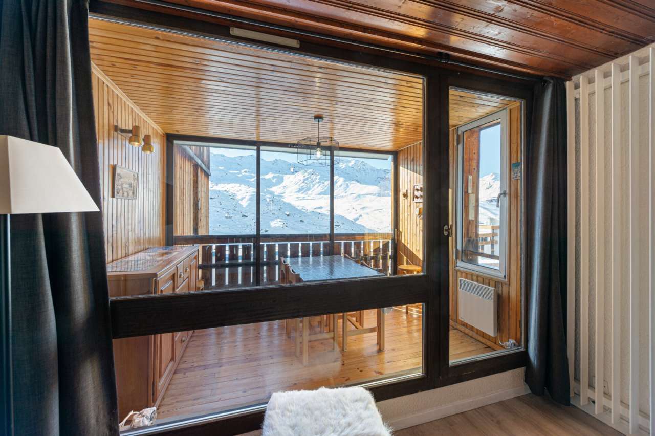 Well maintained 1 bedroom apartment, with a typical mountain style, situate