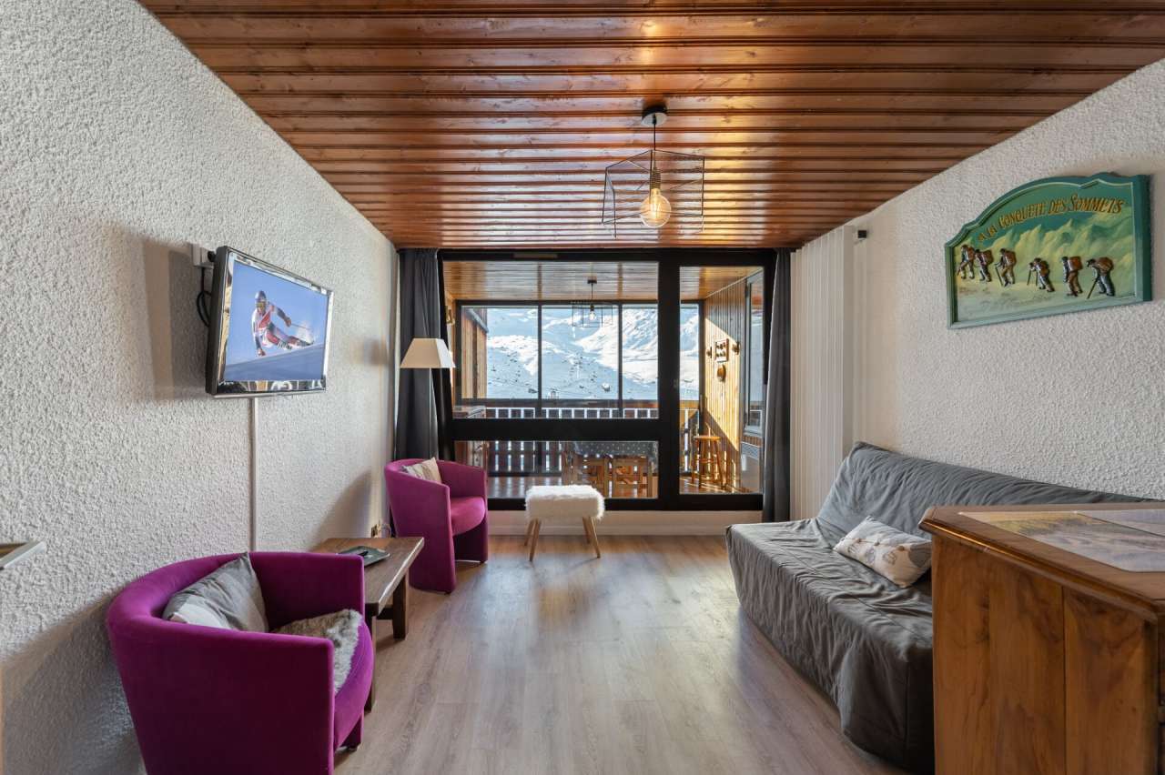 Well maintained 1 bedroom apartment, with a typical mountain style, situate