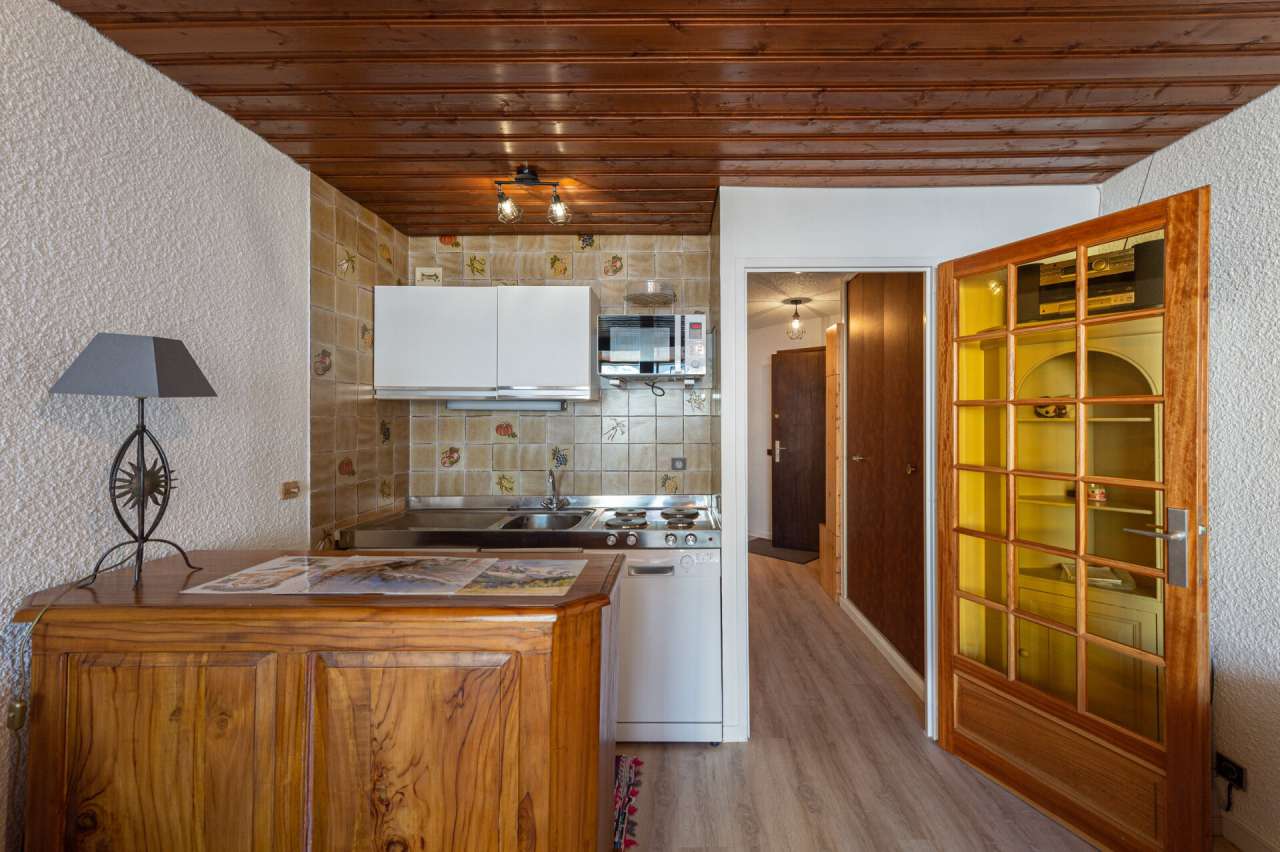 Well maintained 1 bedroom apartment, with a typical mountain style, situate