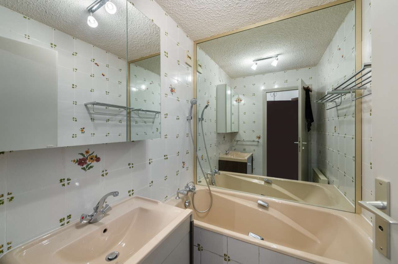 Well maintained 1 bedroom apartment, with a typical mountain style, situate