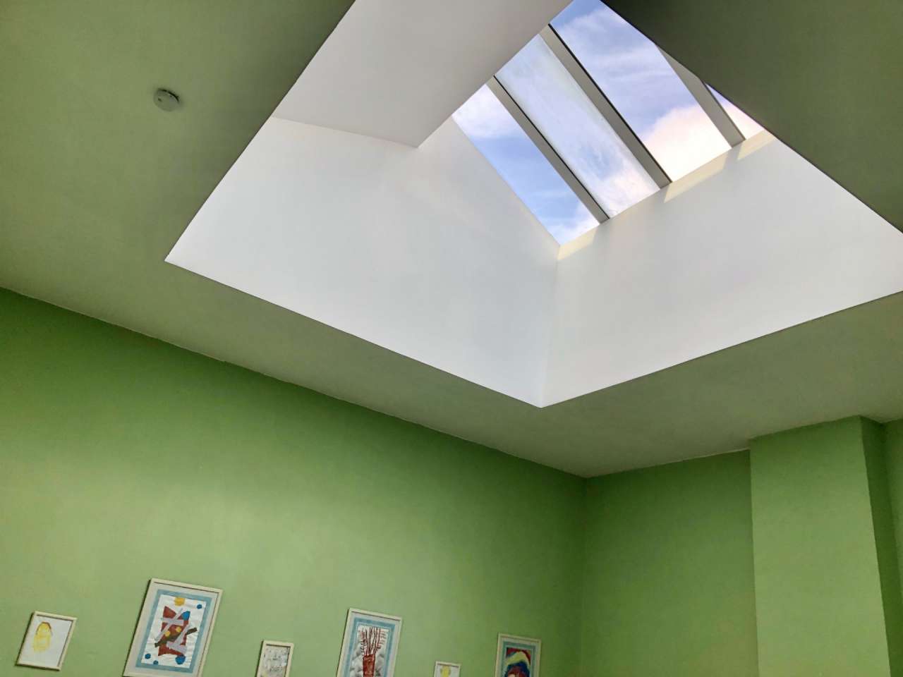 Superb, grand and spacious 7 bedroom townhouse, with a total spacious livin