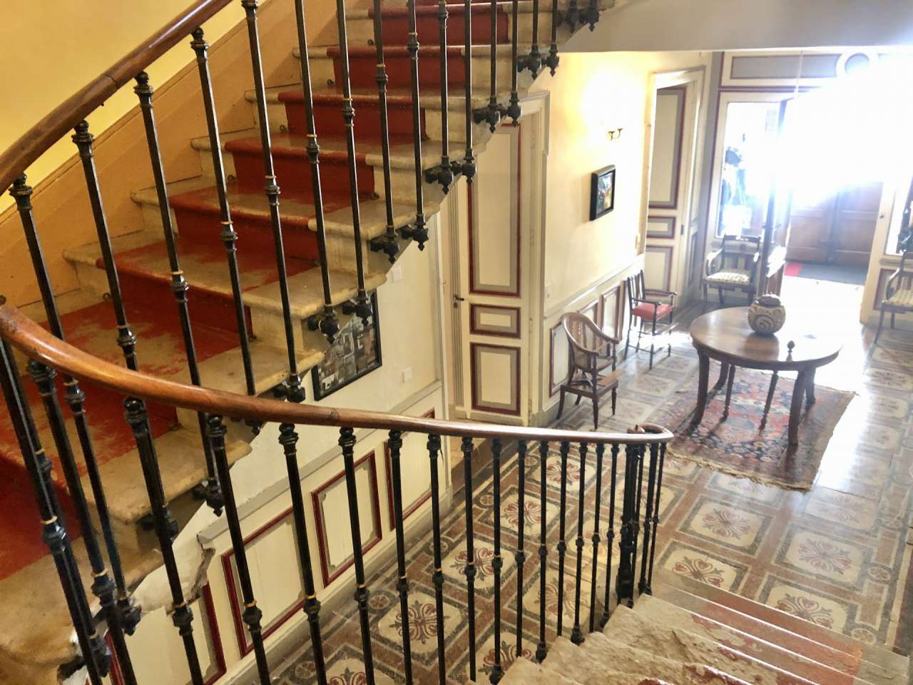 Superb, grand and spacious 7 bedroom townhouse, with a total spacious livin