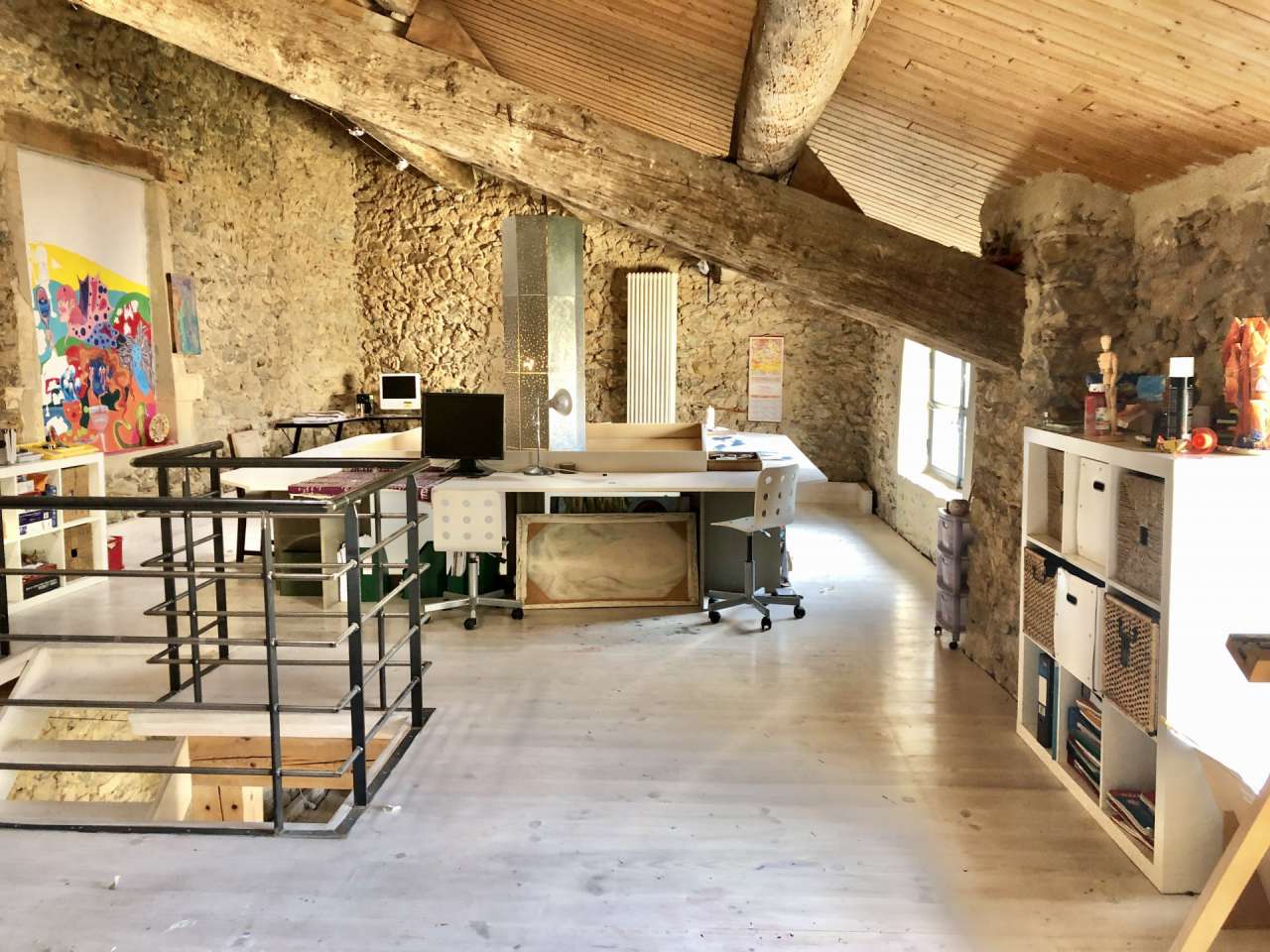 Superb, grand and spacious 7 bedroom townhouse, with a total spacious livin