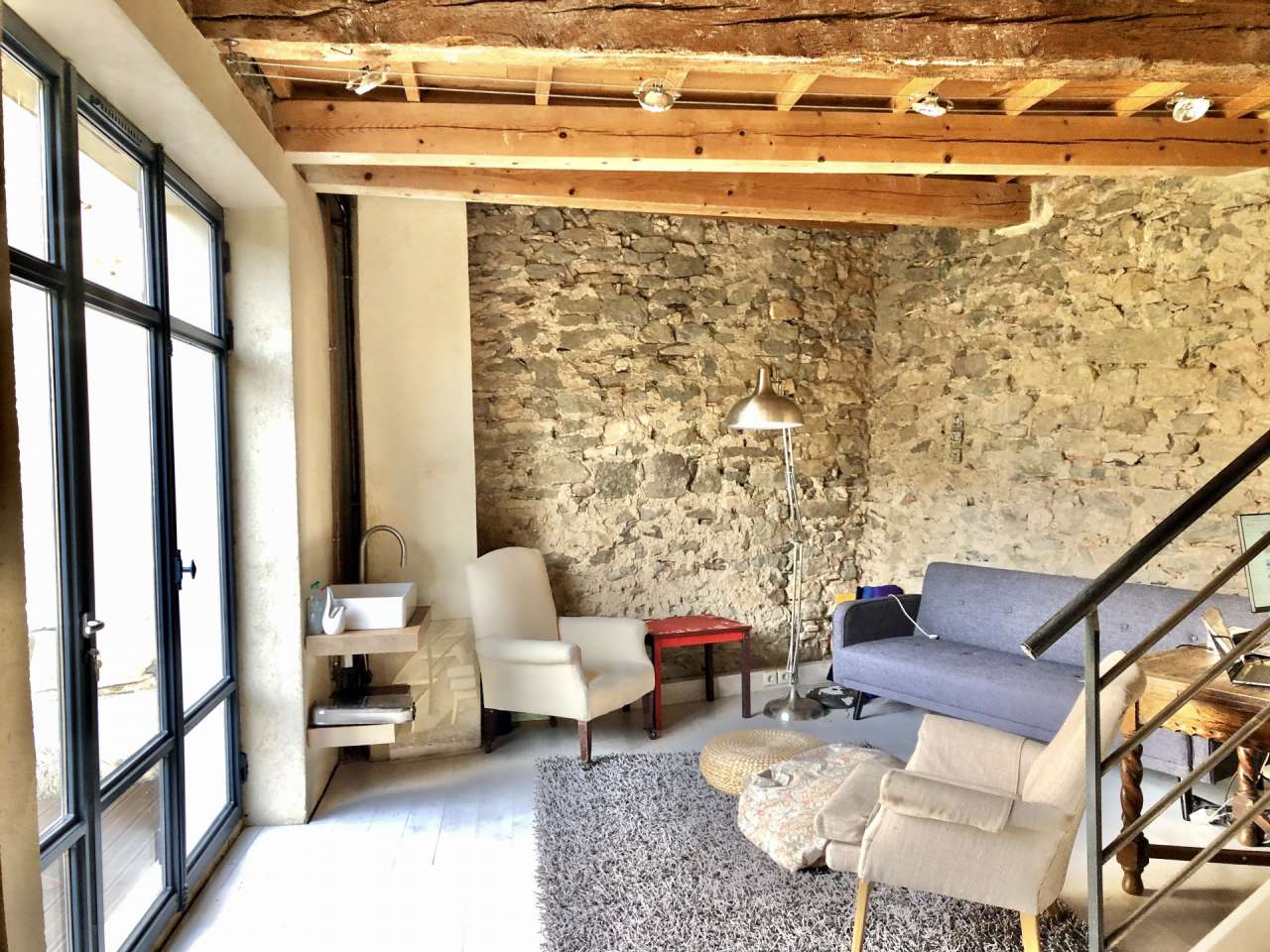 Superb, grand and spacious 7 bedroom townhouse, with a total spacious livin