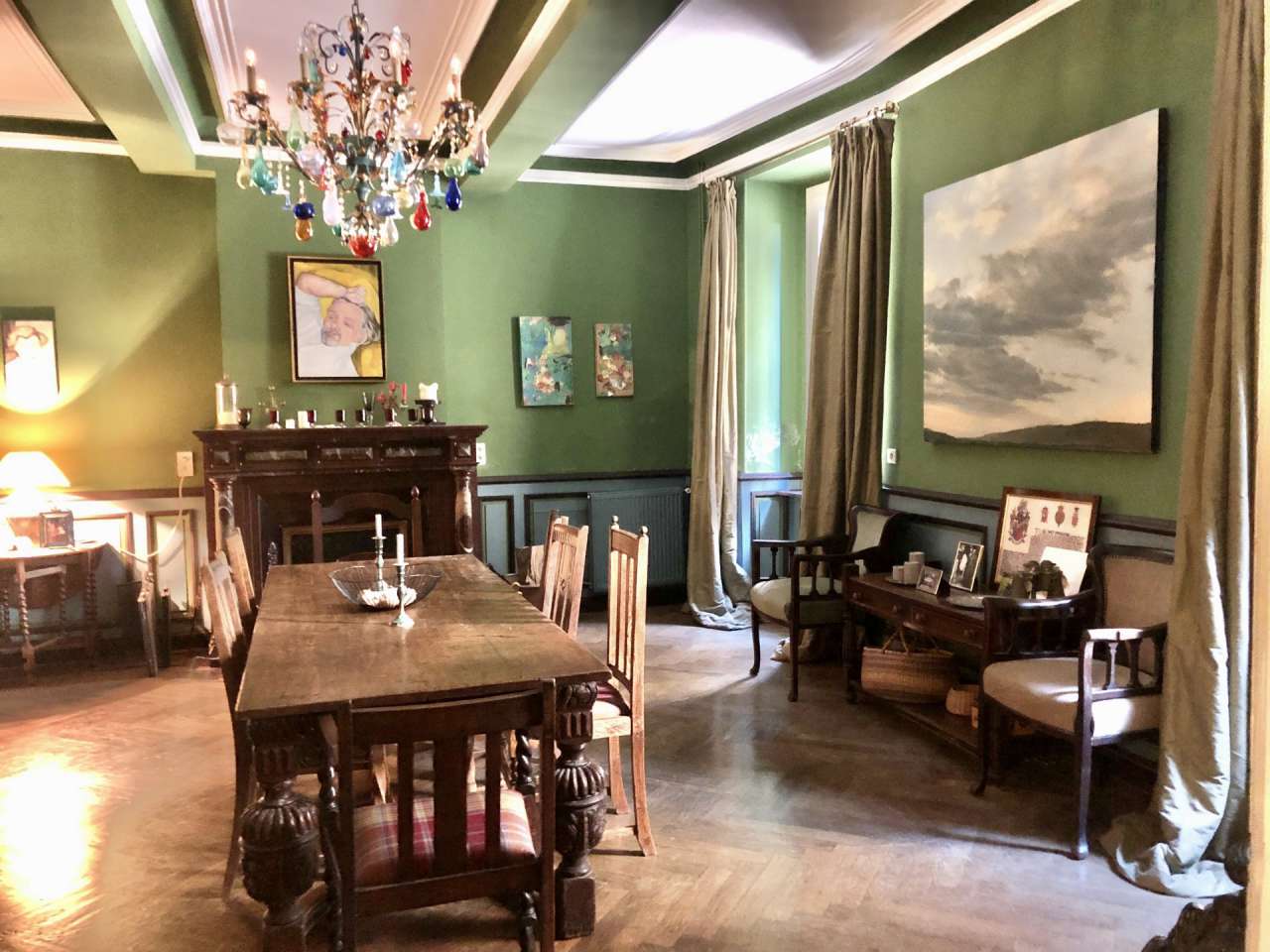 Superb, grand and spacious 7 bedroom townhouse, with a total spacious livin