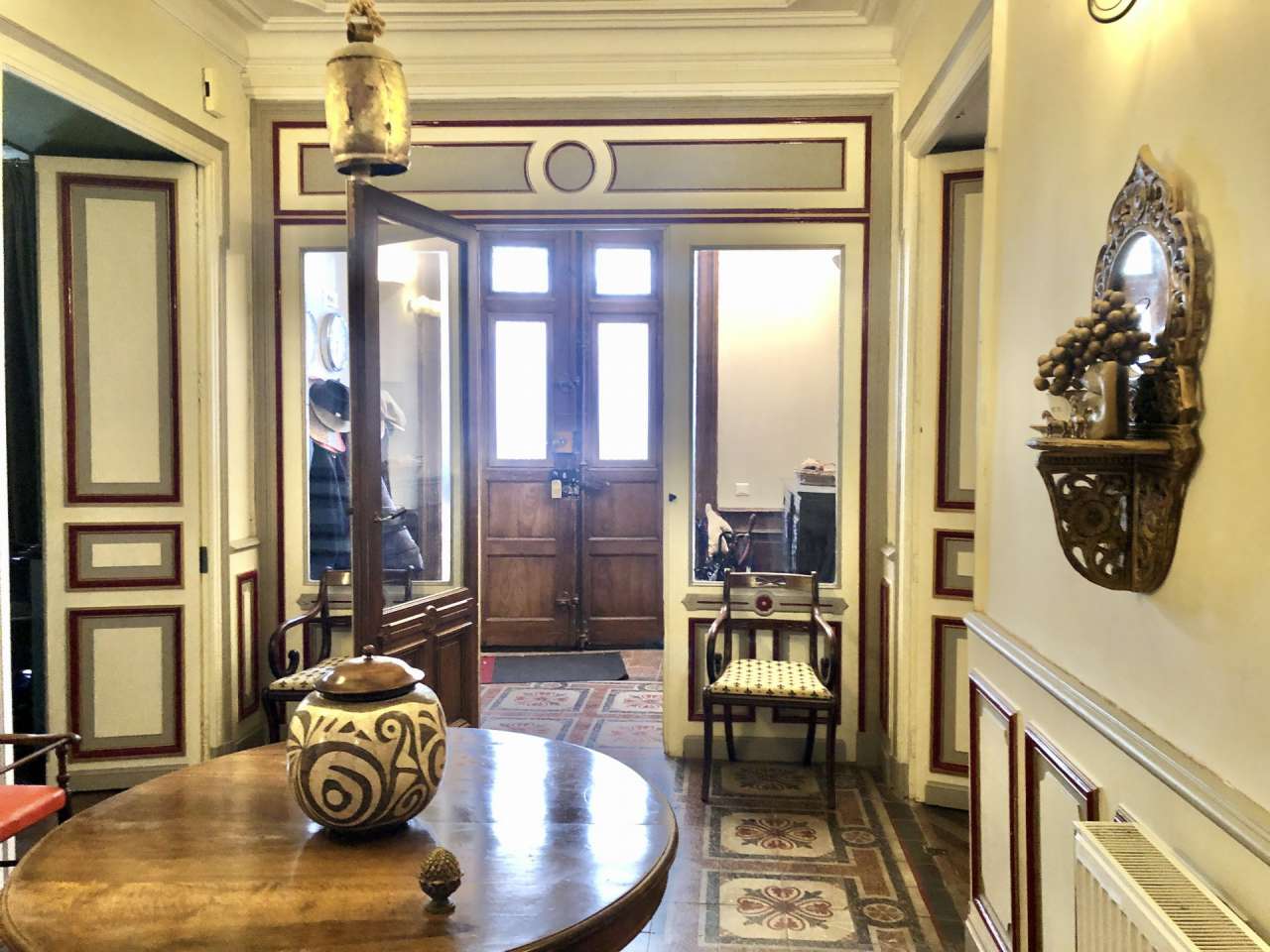 Superb, grand and spacious 7 bedroom townhouse, with a total spacious livin