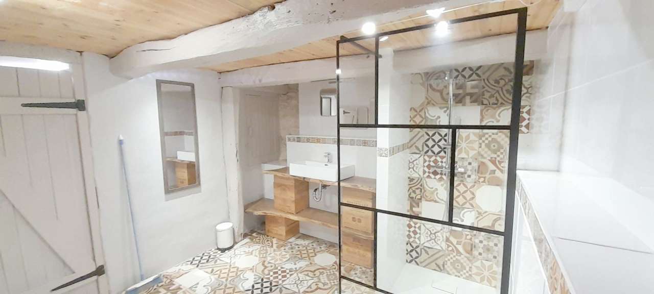 Surrounded by nature and full of character and charm, this magnificent 5 be