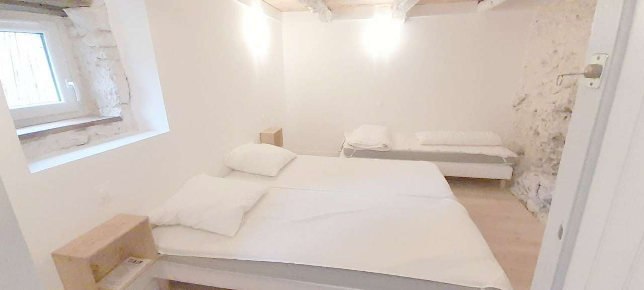 Surrounded by nature and full of character and charm, this magnificent 5 be