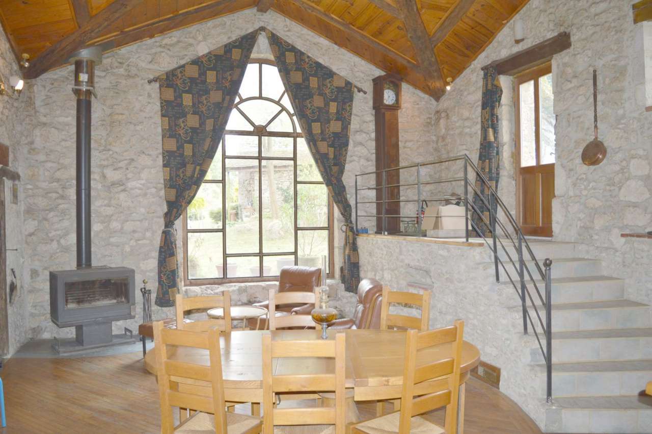 Surrounded by nature and full of character and charm, this magnificent 5 be