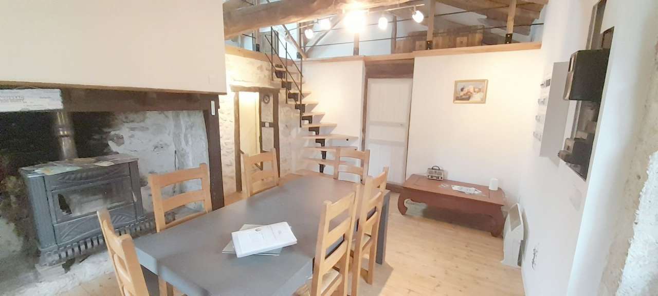 Surrounded by nature and full of character and charm, this magnificent 5 be