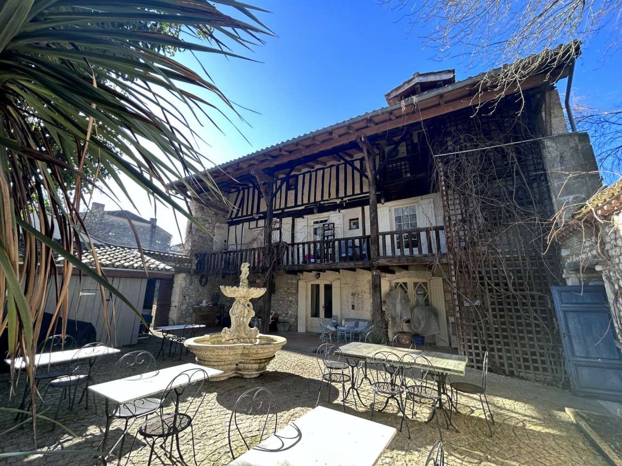 Luxurious 8 bedroom B&B business, which is ideally situated within very pri