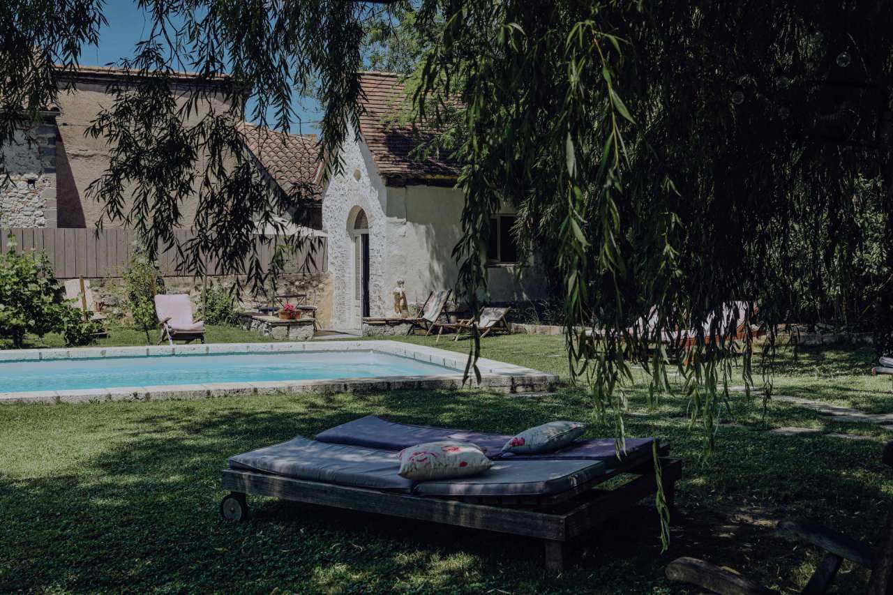 Luxurious 8 bedroom B&B business, which is ideally situated within very pri