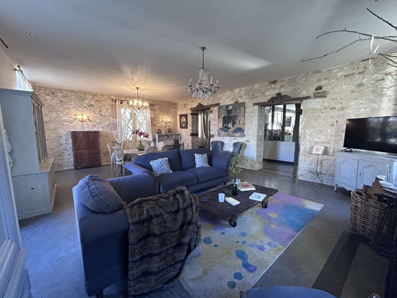 Luxurious 8 bedroom B&B business, which is ideally situated within very pri